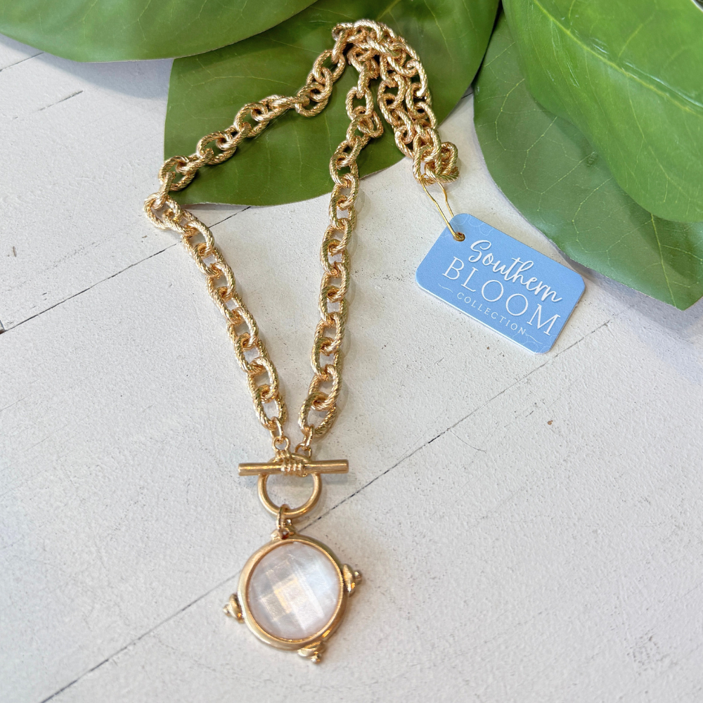Belle Toggle Necklace Cream