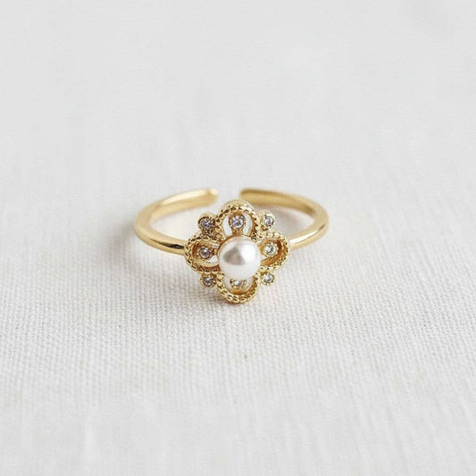Regal Vintage-Inspired Ring