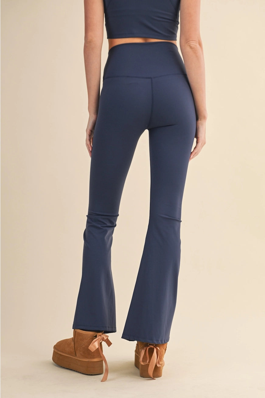 Performance Flare Leggings